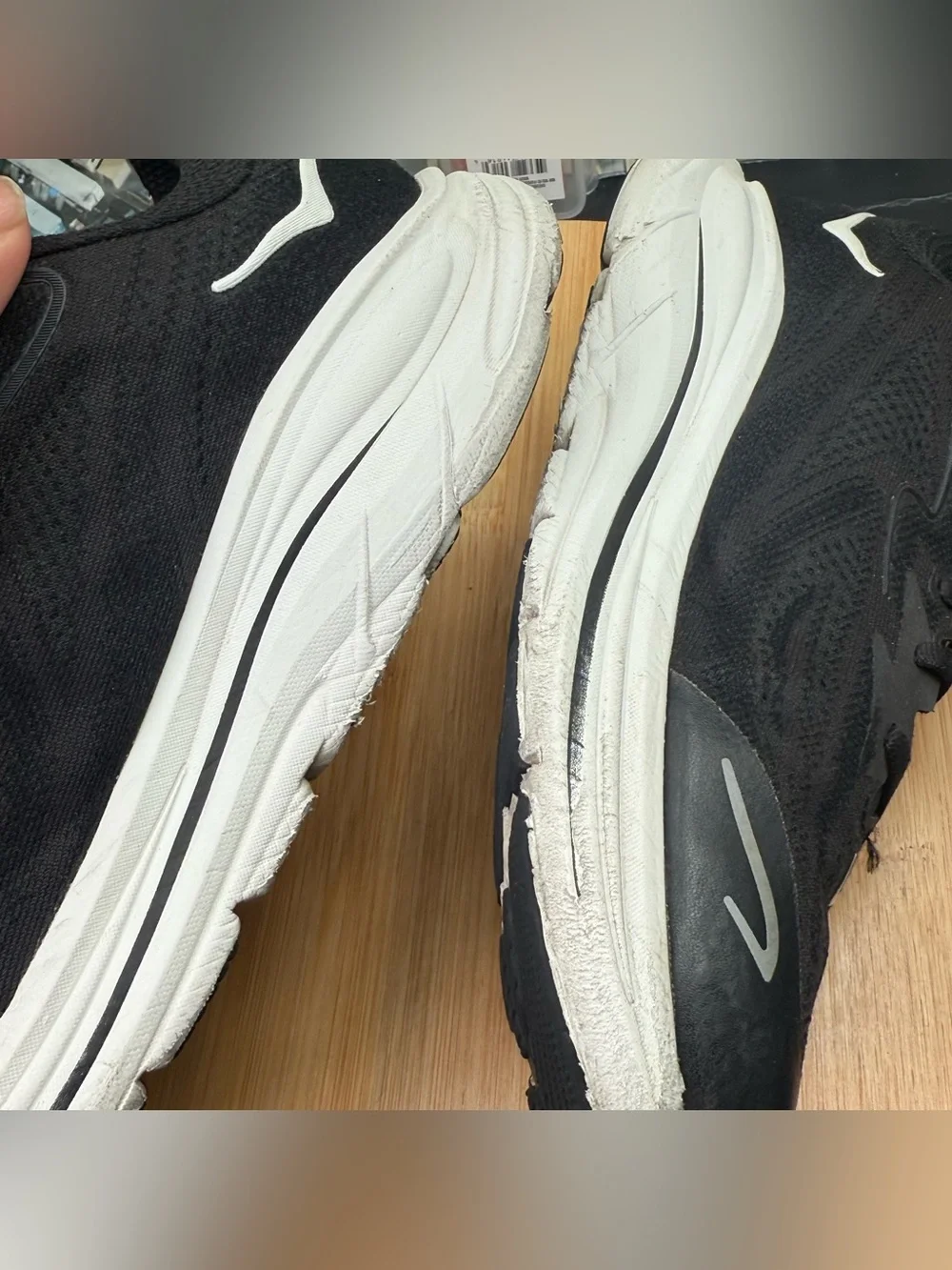 Hoka Clifton 10 Big Kids Athletic Shoes Black/White Size 7MD